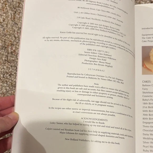 Celebration Cakes Book with Red Roses - Picture 4 of 8